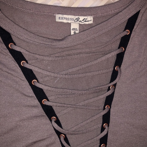 Express Lace Up short sleeve tee - Picture 3 of 5
